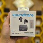 سماعة ساوند كور R50i NC لاسلكية مع عزل ضوضاء تلقائي وعلبة شحن بمسند للموبايل