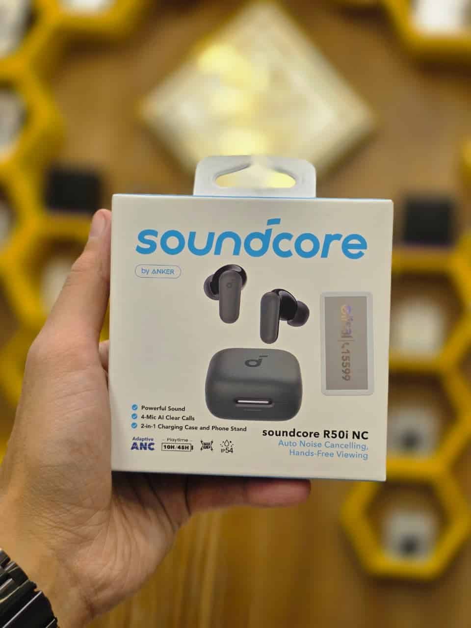 WhatsApp Image 2026-03-13 at 8.00.39 PM(1) سماعة ساوند كور R50i NC لاسلكية مع عزل ضوضاء تلقائي وعلبة شحن بمسند للموبايل - الصورة 1